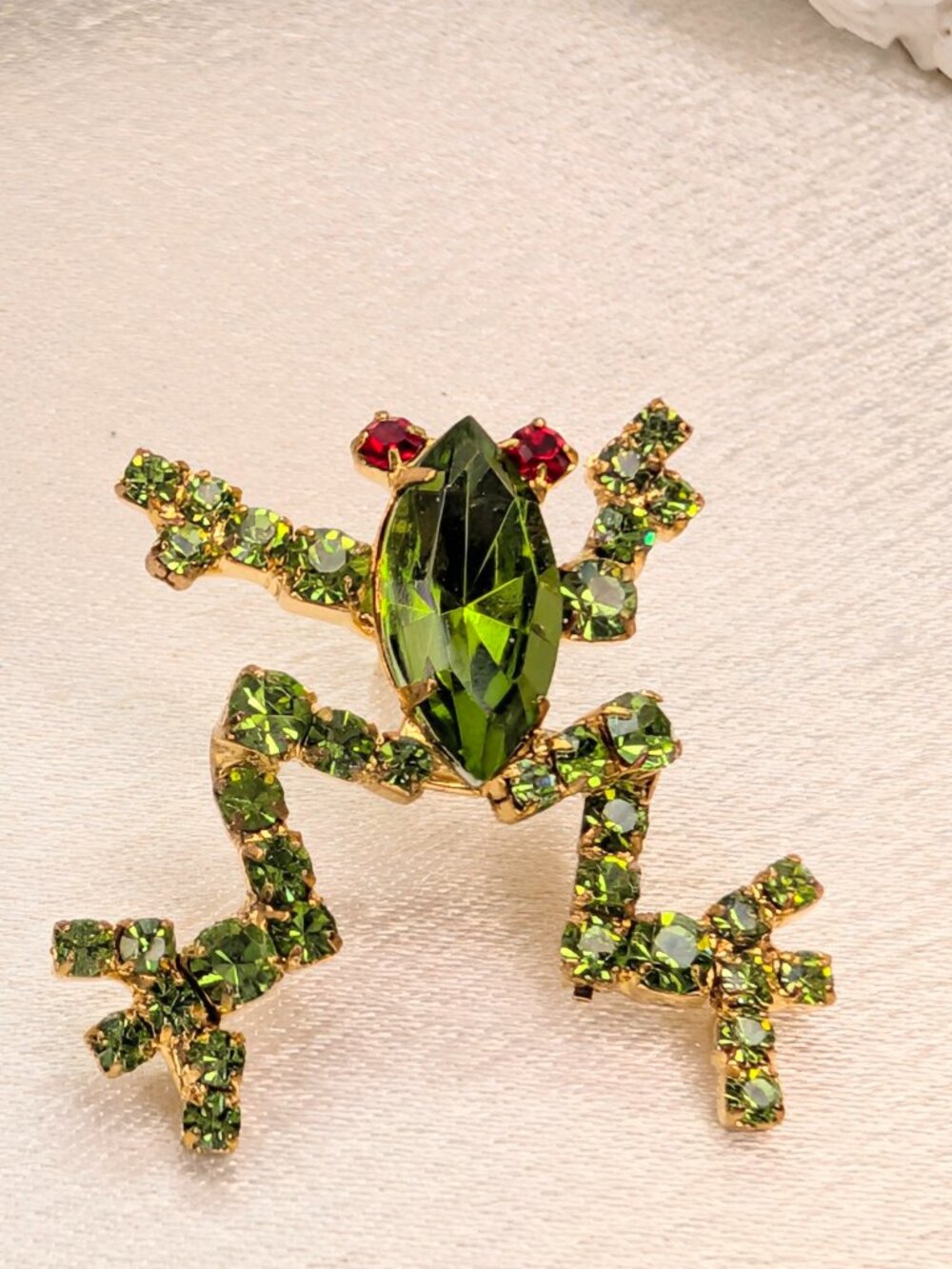 NEW Green Crystal Put'Em Pin Dancing Frog - Picture 8 of 11